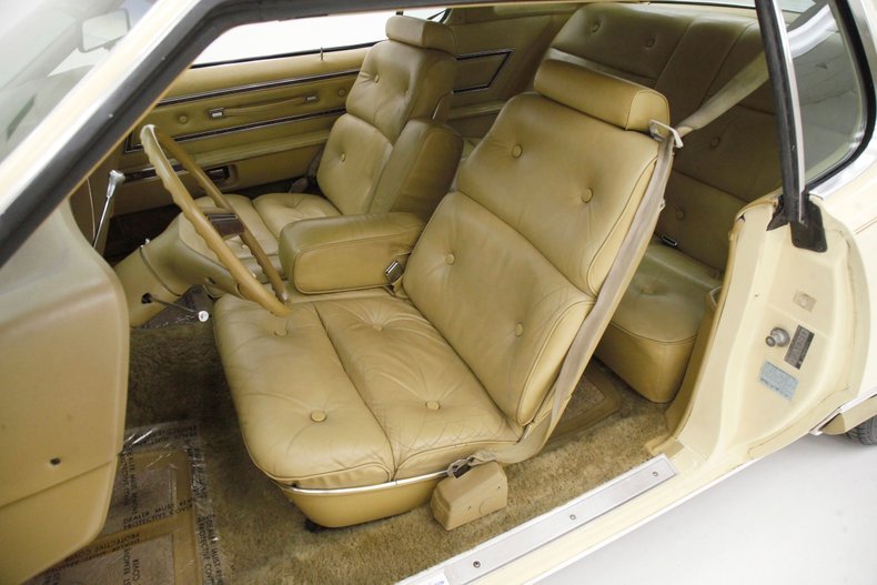 Ford-Thunderbird-1976-Cream-Cream-20