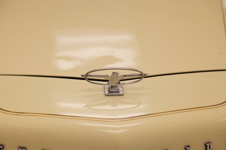 Ford-Thunderbird-1976-Cream-Cream-27