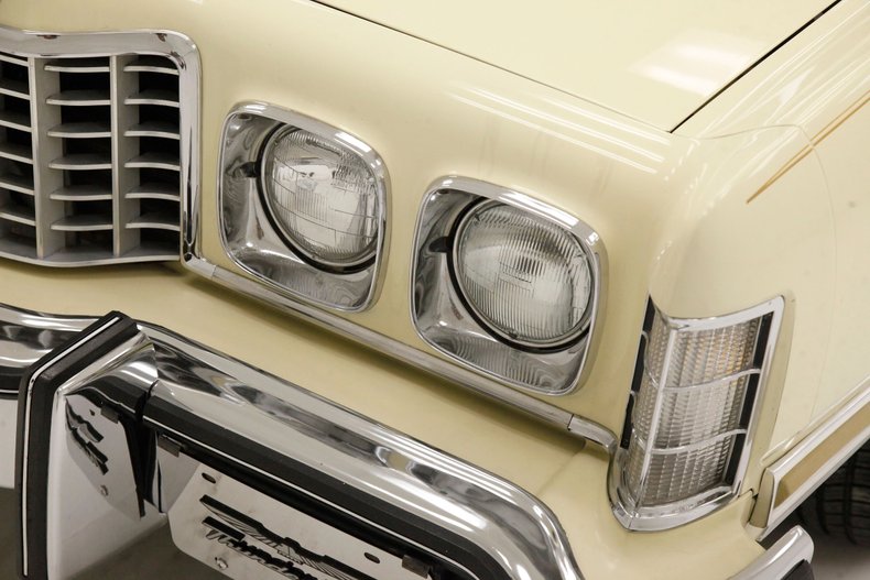 Ford-Thunderbird-1976-Cream-Cream-28
