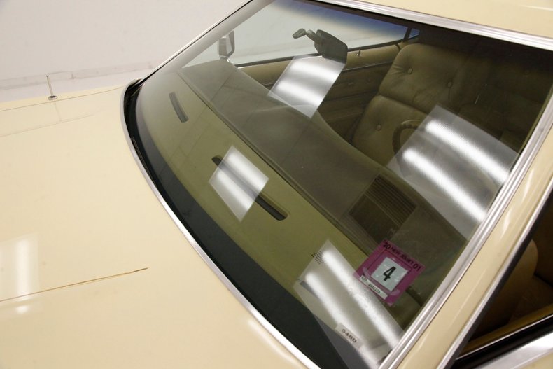 Ford-Thunderbird-1976-Cream-Cream-29