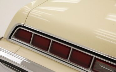 Ford-Thunderbird-1976-Cream-Cream-3
