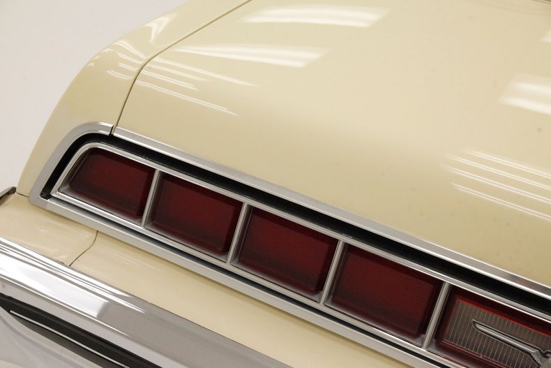 Ford-Thunderbird-1976-Cream-Cream-3