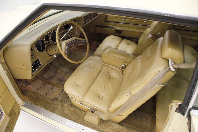 Ford-Thunderbird-1976-Cream-Cream-33