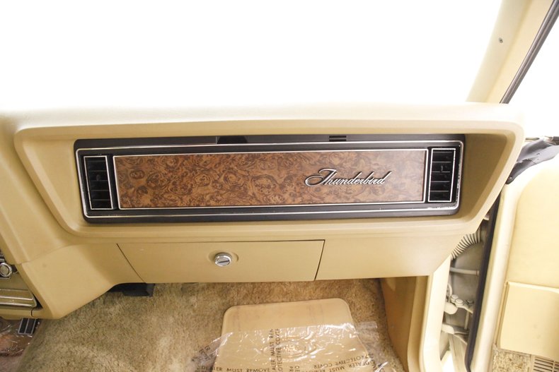 Ford-Thunderbird-1976-Cream-Cream-37