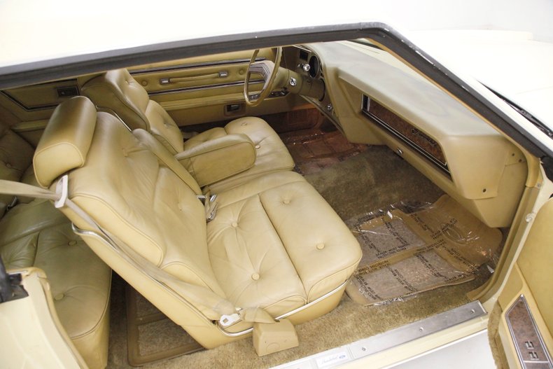 Ford-Thunderbird-1976-Cream-Cream-38