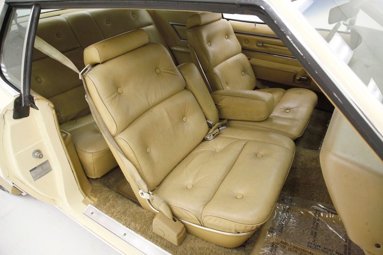 Ford-Thunderbird-1976-Cream-Cream-39