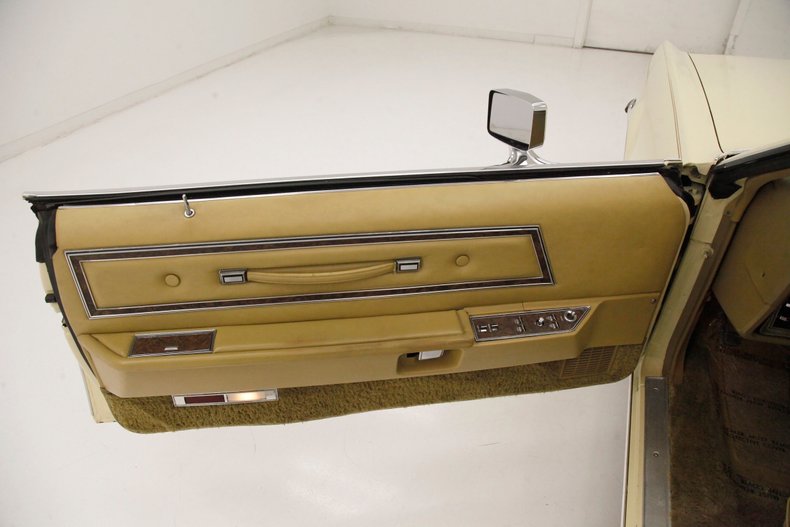 Ford-Thunderbird-1976-Cream-Cream-4