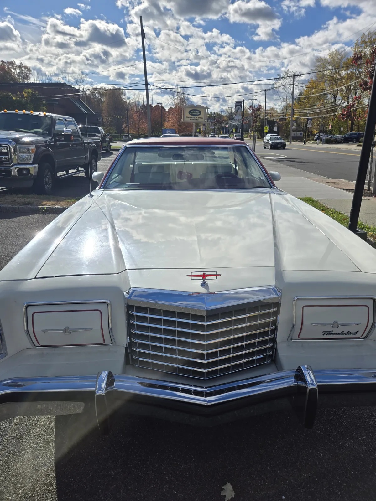 Ford-Thunderbird-1977-White-Lipstick-Red-1