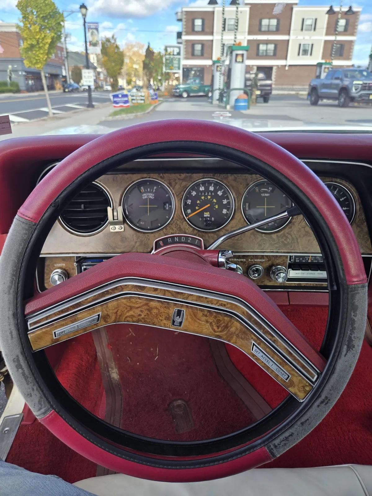 Ford-Thunderbird-1977-White-Lipstick-Red-12