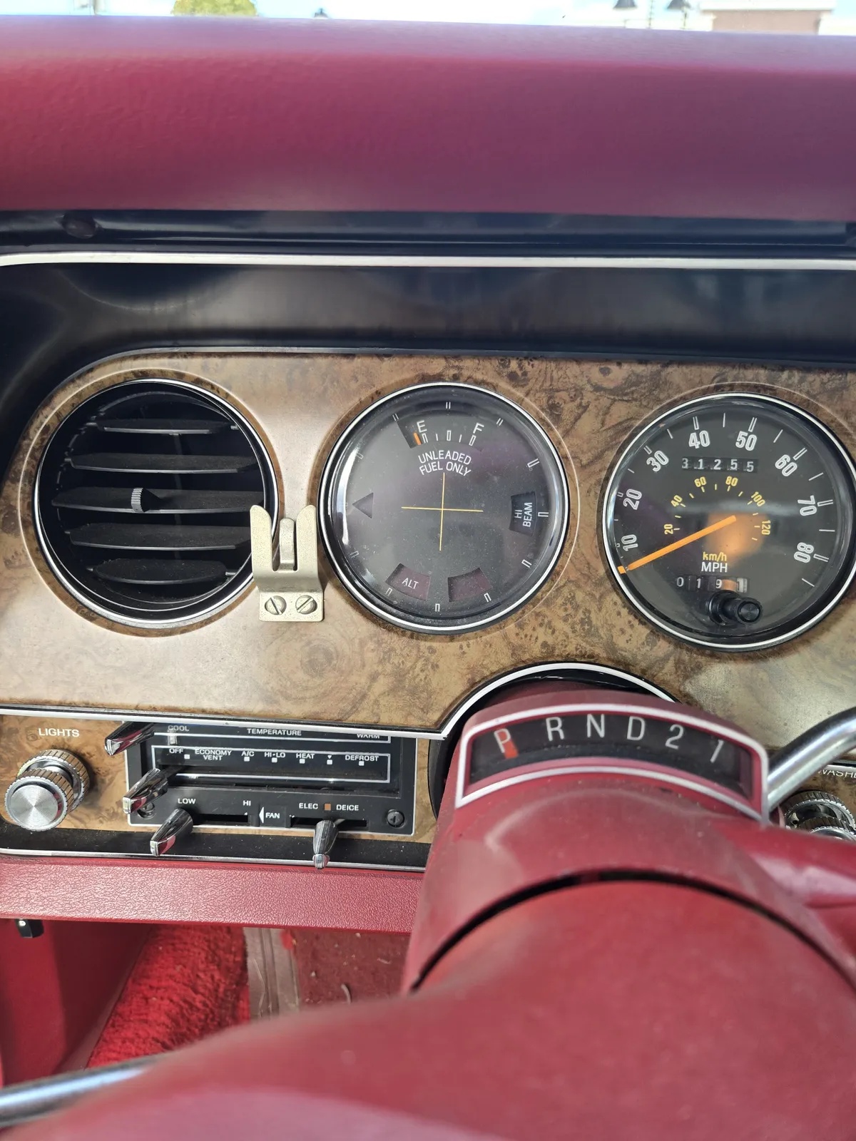 Ford-Thunderbird-1977-White-Lipstick-Red-13