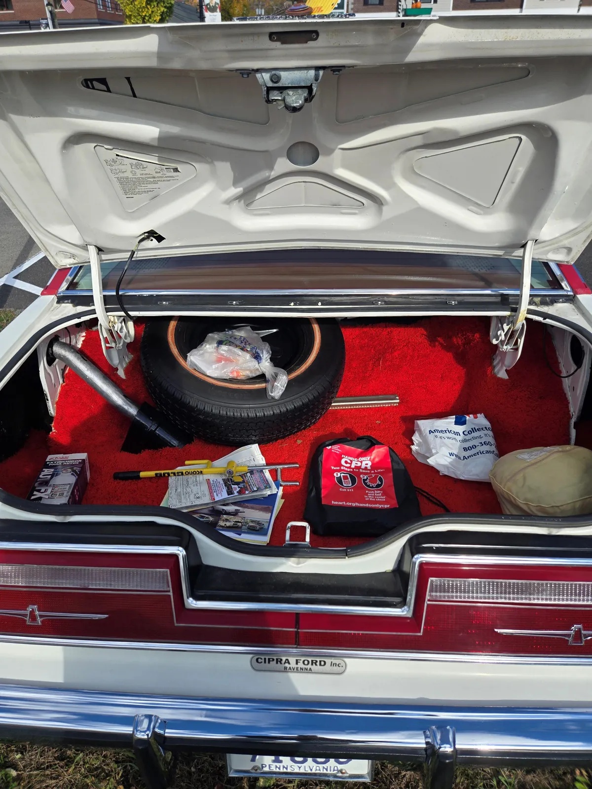 Ford-Thunderbird-1977-White-Lipstick-Red-17