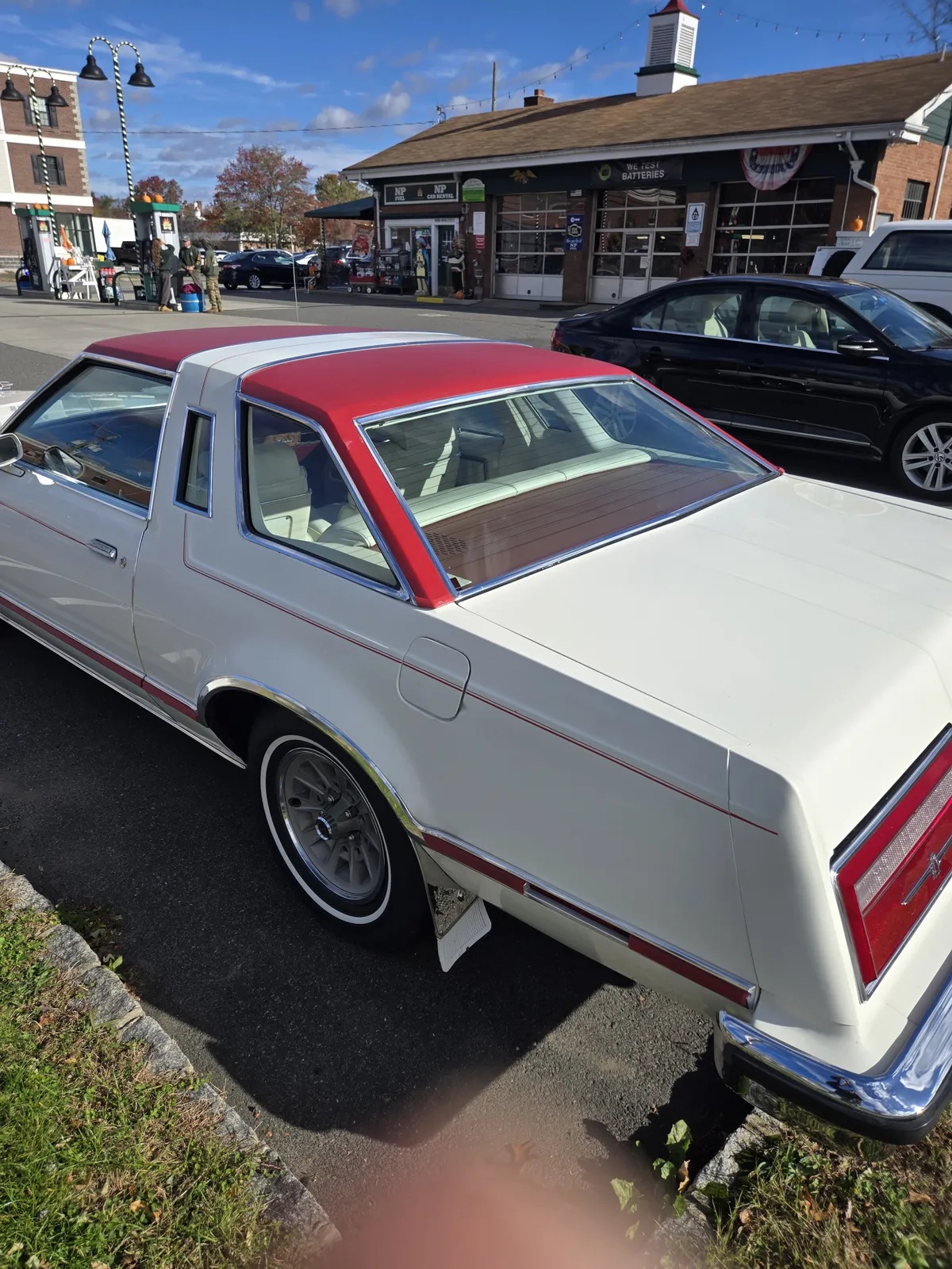 Ford-Thunderbird-1977-White-Lipstick-Red-3