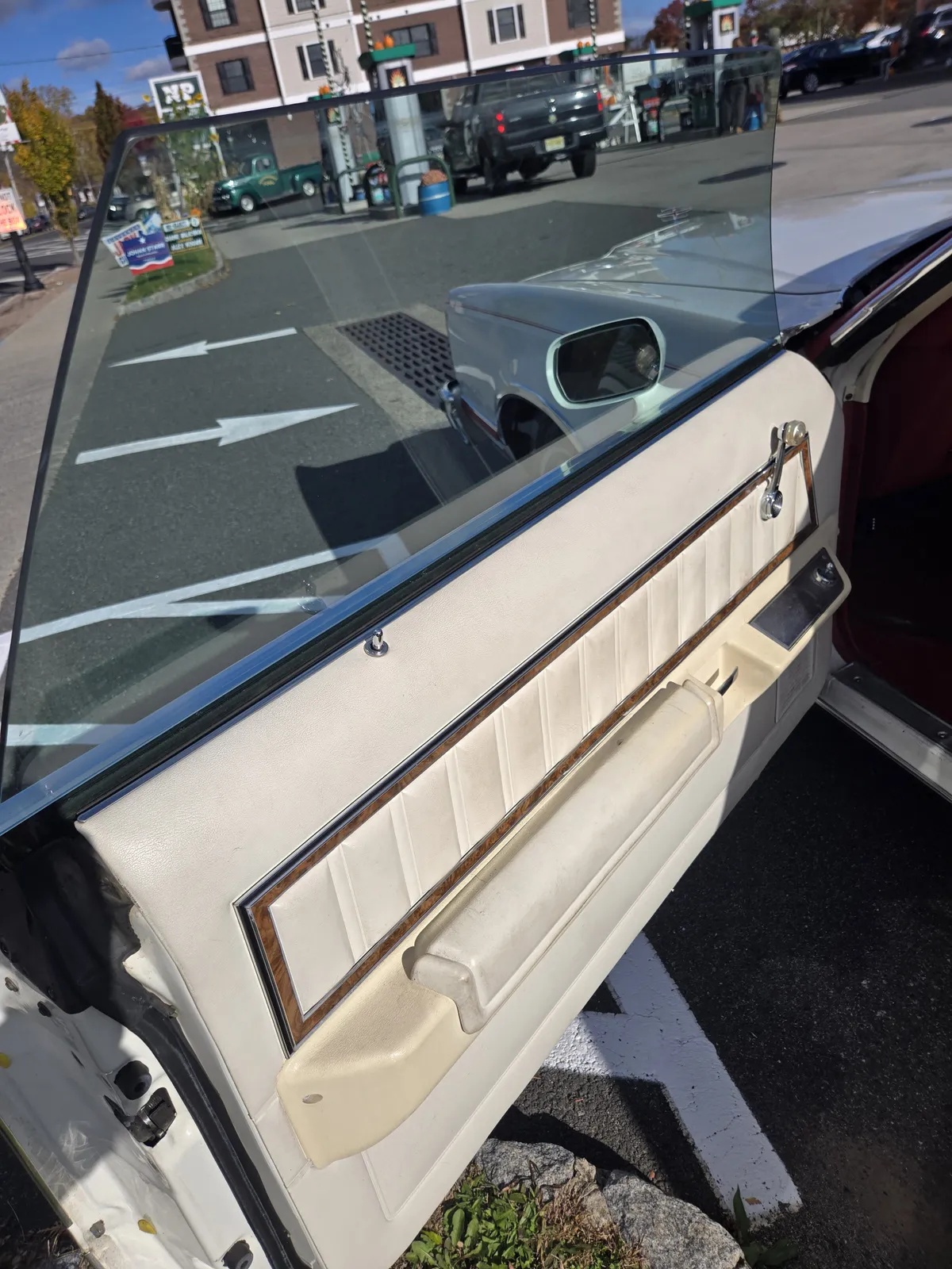 Ford-Thunderbird-1977-White-Lipstick-Red-7