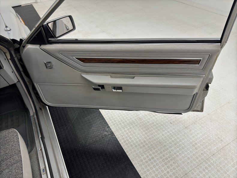 Ford-Thunderbird-1980-Silver-Gray-35