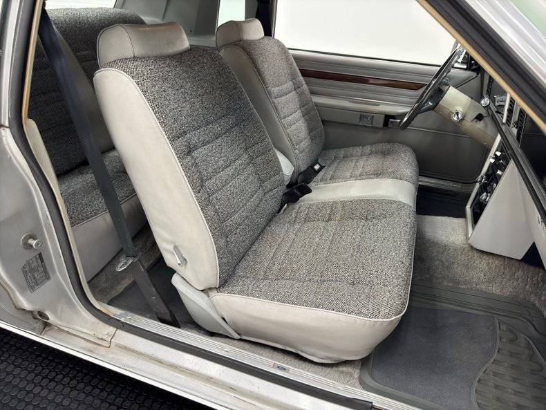 Ford-Thunderbird-1980-Silver-Gray-39