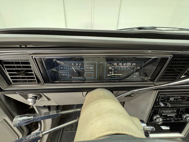 Ford-Thunderbird-1980-Silver-Gray-42