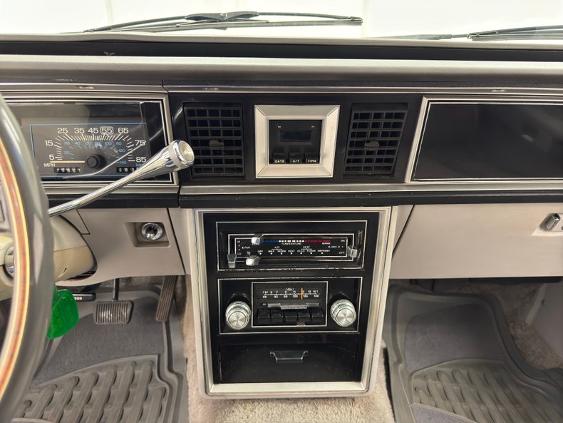 Ford-Thunderbird-1980-Silver-Gray-44