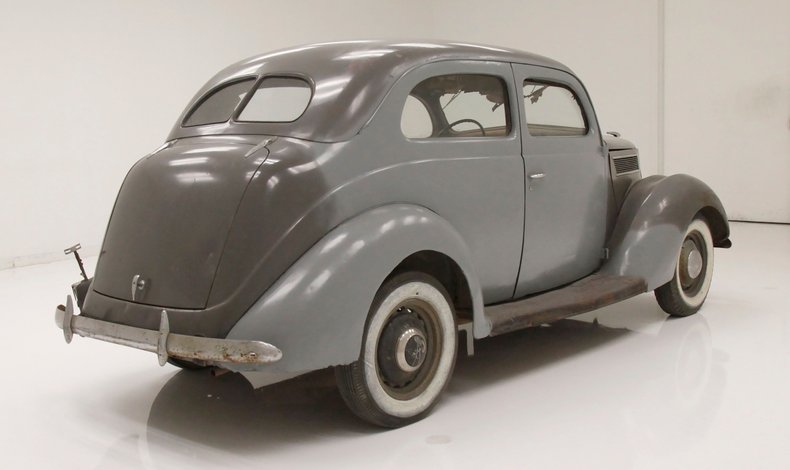 Ford-Tudor-1937-Gray-Tan-3