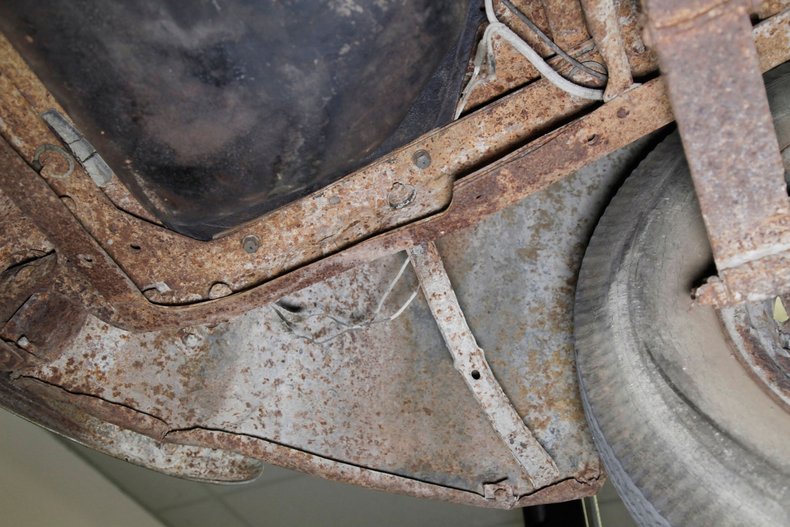 Ford-Tudor-1937-Gray-Tan-35