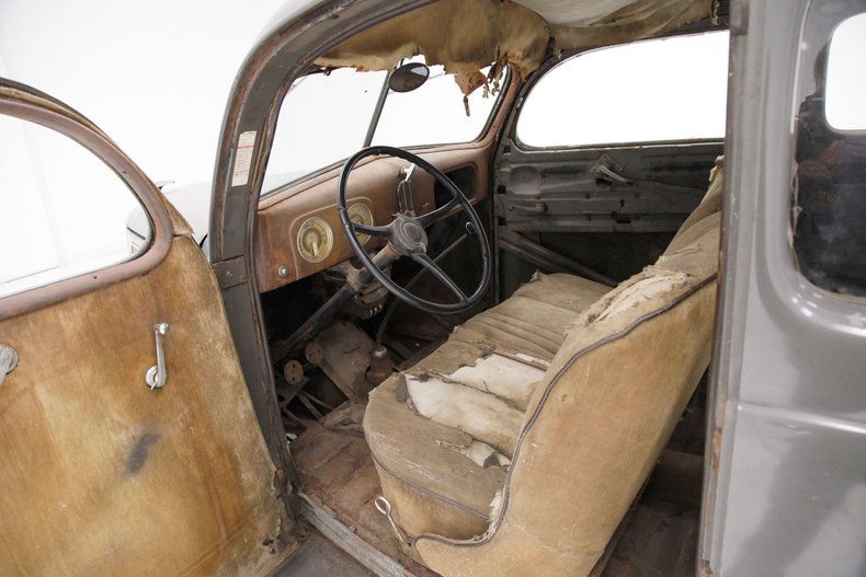 Ford-Tudor-1937-Gray-Tan-37