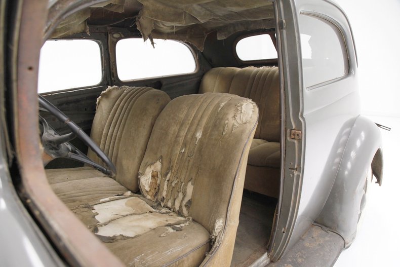 Ford-Tudor-1937-Gray-Tan-38