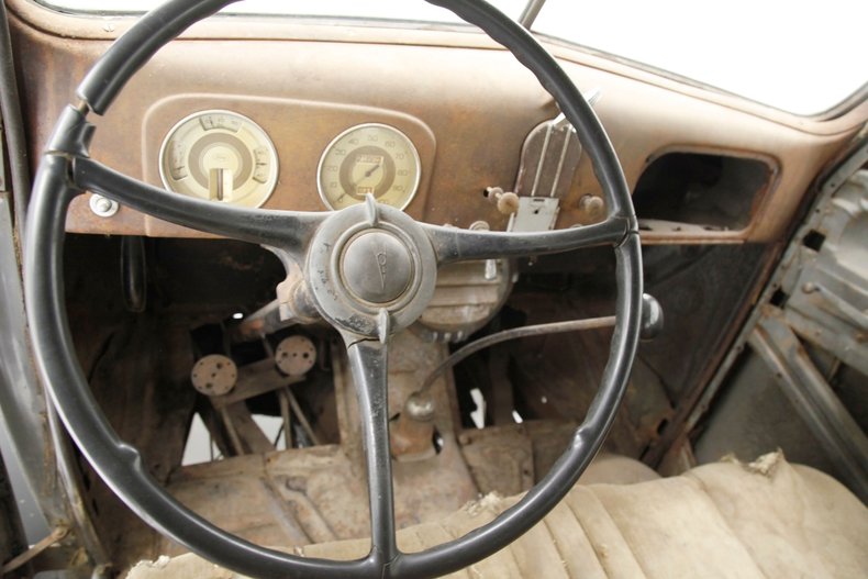 Ford-Tudor-1937-Gray-Tan-39