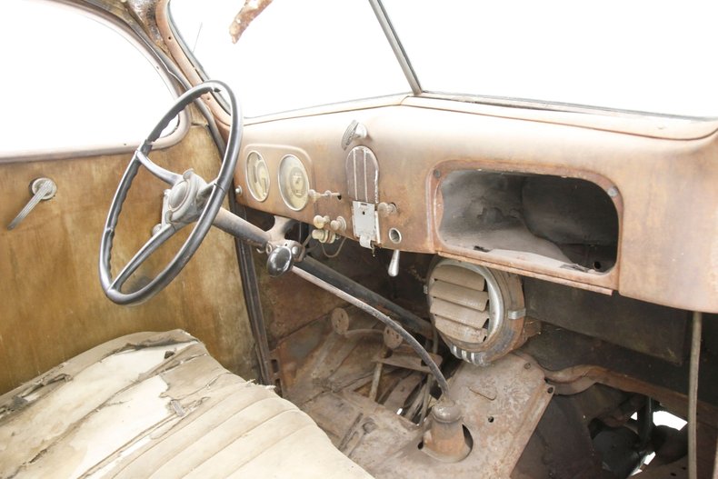Ford-Tudor-1937-Gray-Tan-42