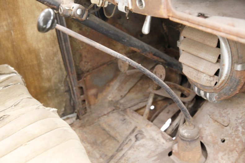 Ford-Tudor-1937-Gray-Tan-43