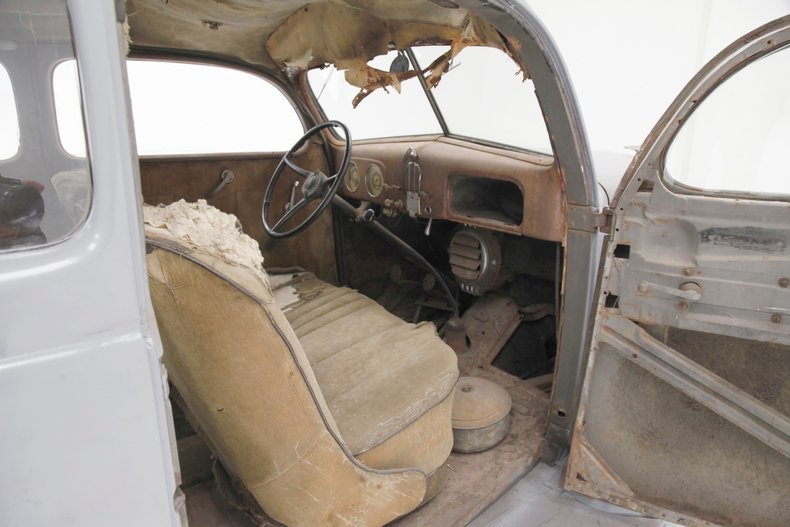 Ford-Tudor-1937-Gray-Tan-45