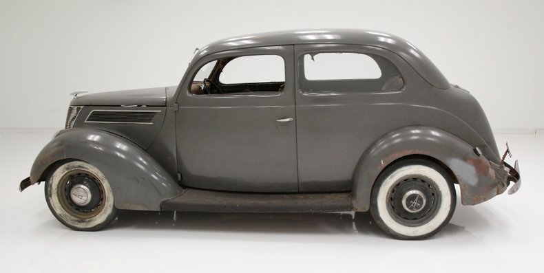 Ford-Tudor-1937-Gray-Tan