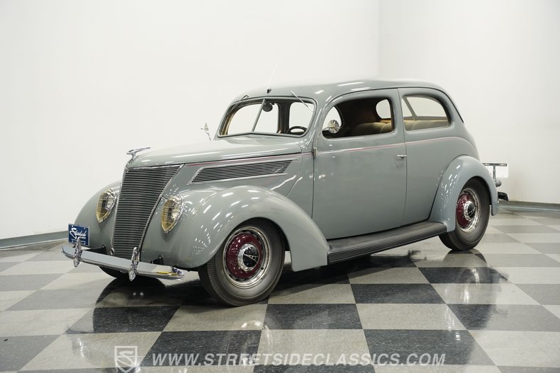 Ford-Tudor-1937-Gull-Gray-Tan-10