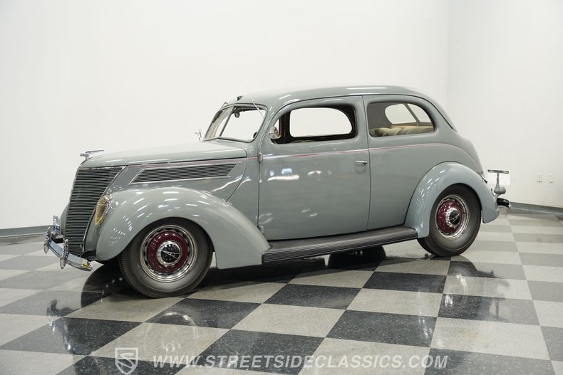 Ford-Tudor-1937-Gull-Gray-Tan-11