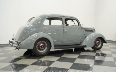 Ford-Tudor-1937-Gull-Gray-Tan-19