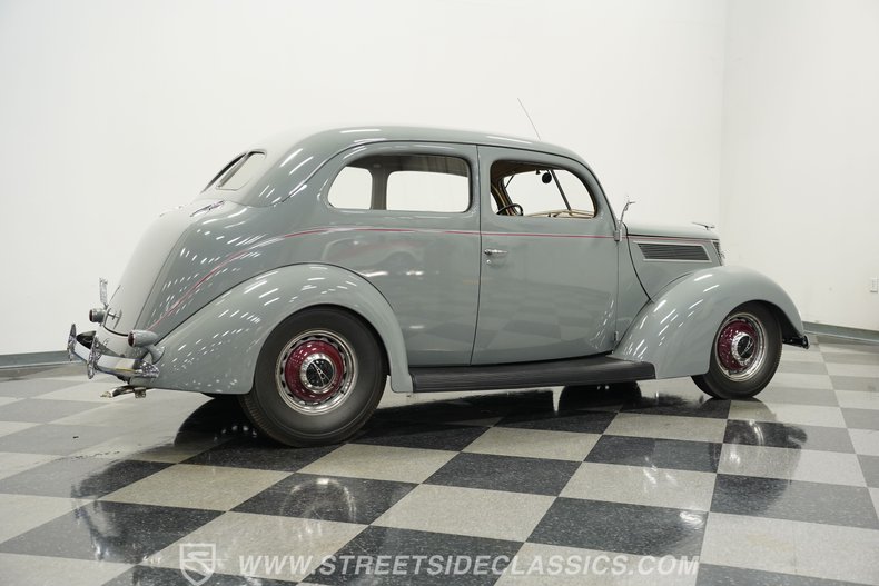 Ford-Tudor-1937-Gull-Gray-Tan-19