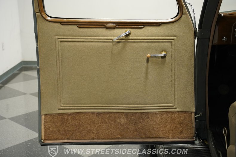 Ford-Tudor-1937-Gull-Gray-Tan-2