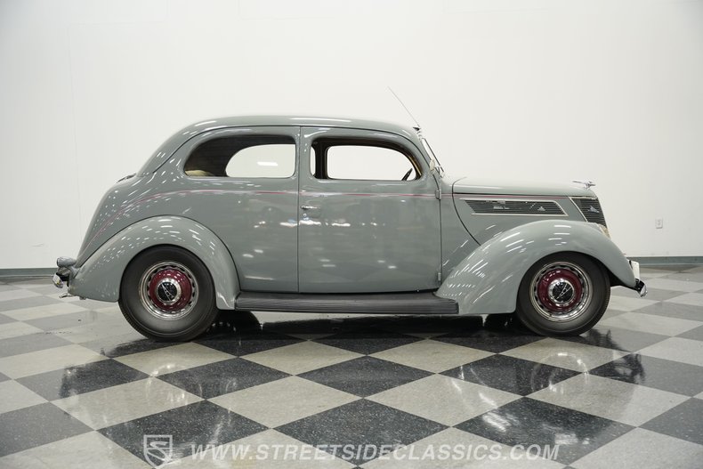Ford-Tudor-1937-Gull-Gray-Tan-20