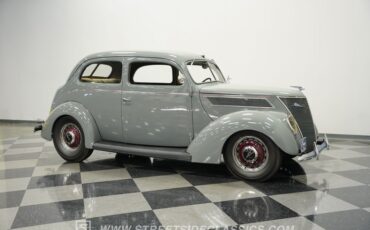 Ford-Tudor-1937-Gull-Gray-Tan-21
