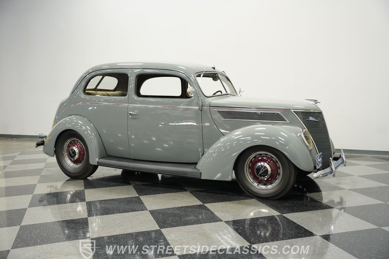 Ford-Tudor-1937-Gull-Gray-Tan-21