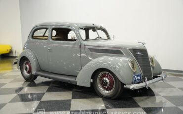 Ford-Tudor-1937-Gull-Gray-Tan-22