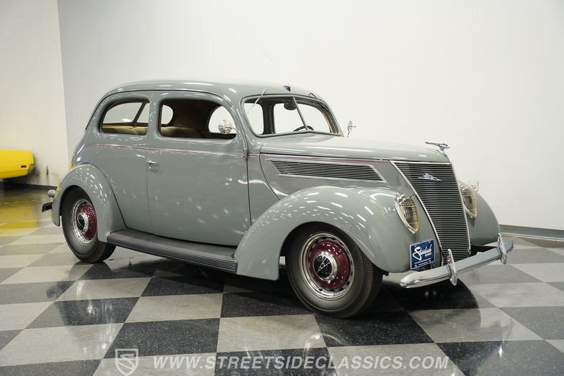Ford-Tudor-1937-Gull-Gray-Tan-22