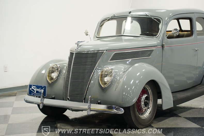 Ford-Tudor-1937-Gull-Gray-Tan-24