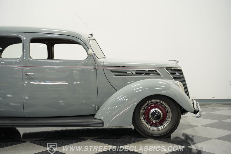 Ford-Tudor-1937-Gull-Gray-Tan-30