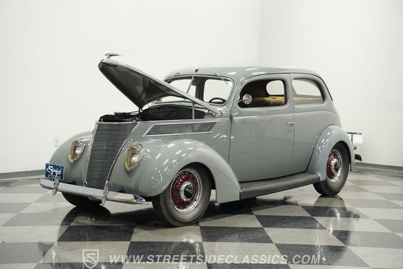 Ford-Tudor-1937-Gull-Gray-Tan-31