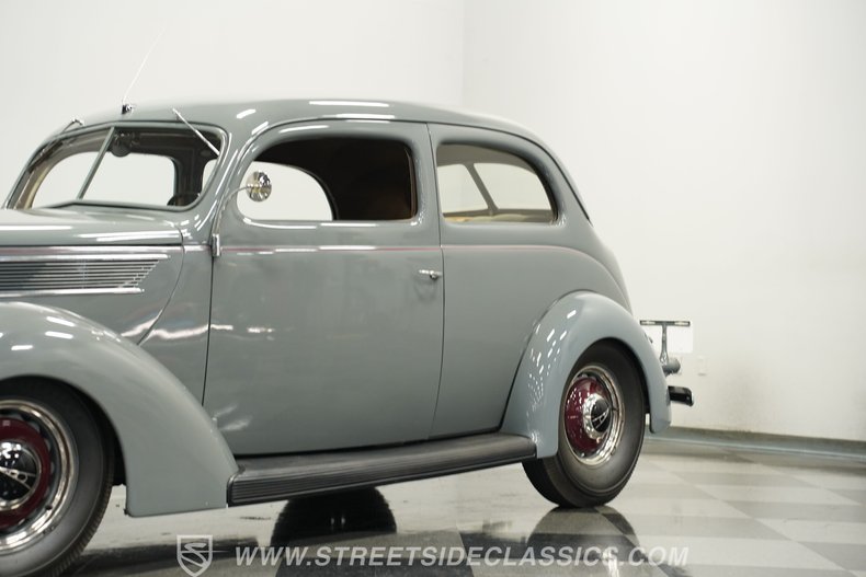 Ford-Tudor-1937-Gull-Gray-Tan-4