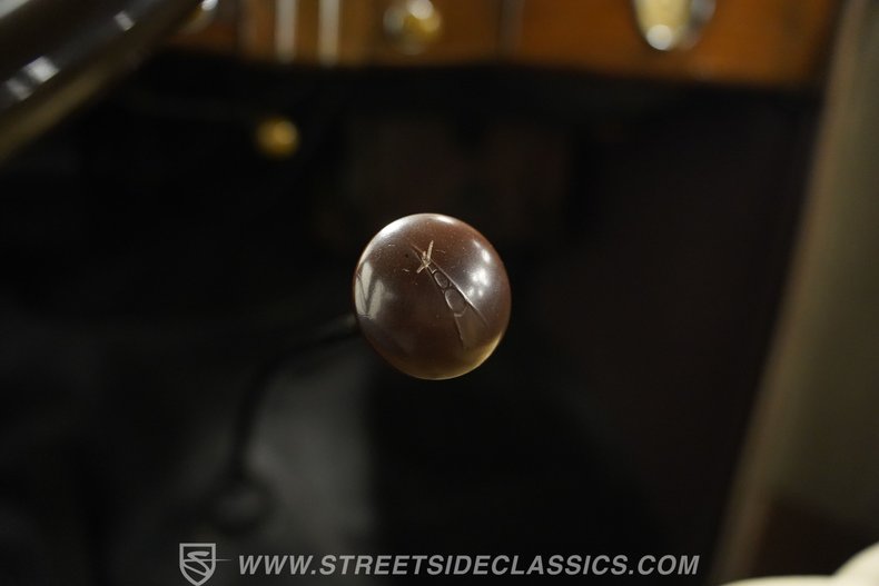 Ford-Tudor-1937-Gull-Gray-Tan-43