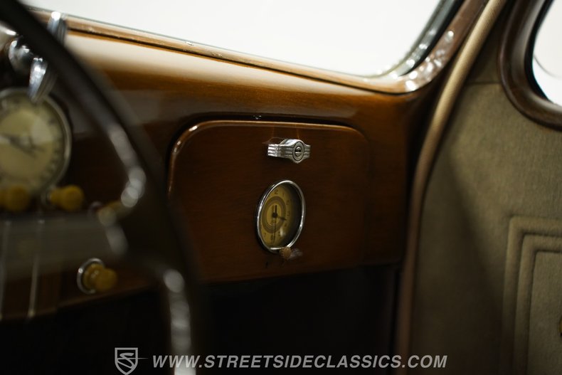 Ford-Tudor-1937-Gull-Gray-Tan-46