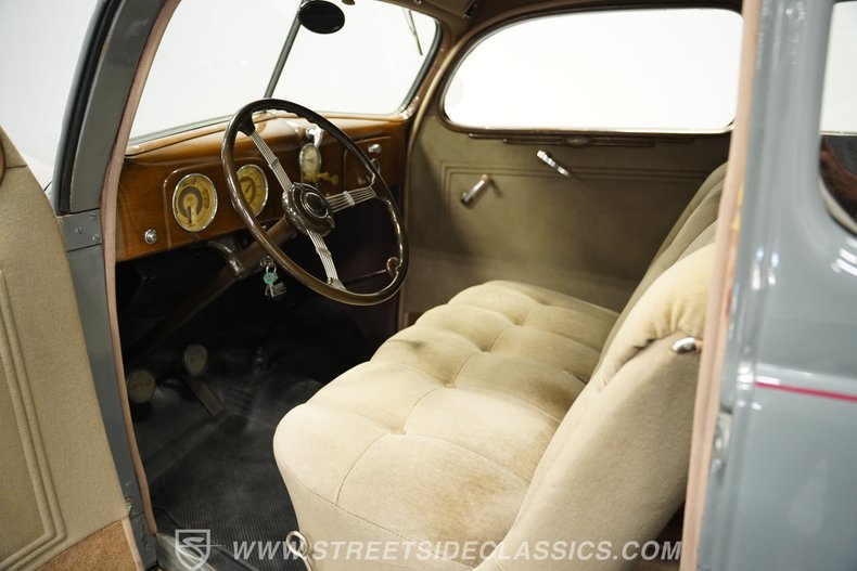 Ford-Tudor-1937-Gull-Gray-Tan-9