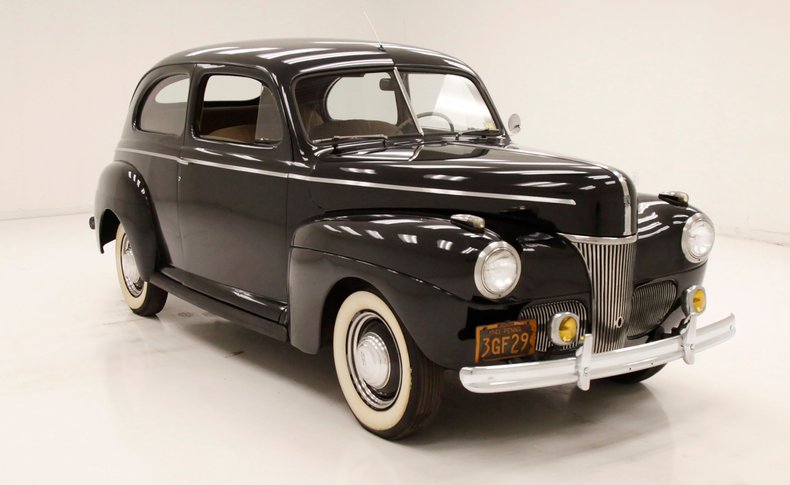Ford-Tudor-1941-Black-Tan-10