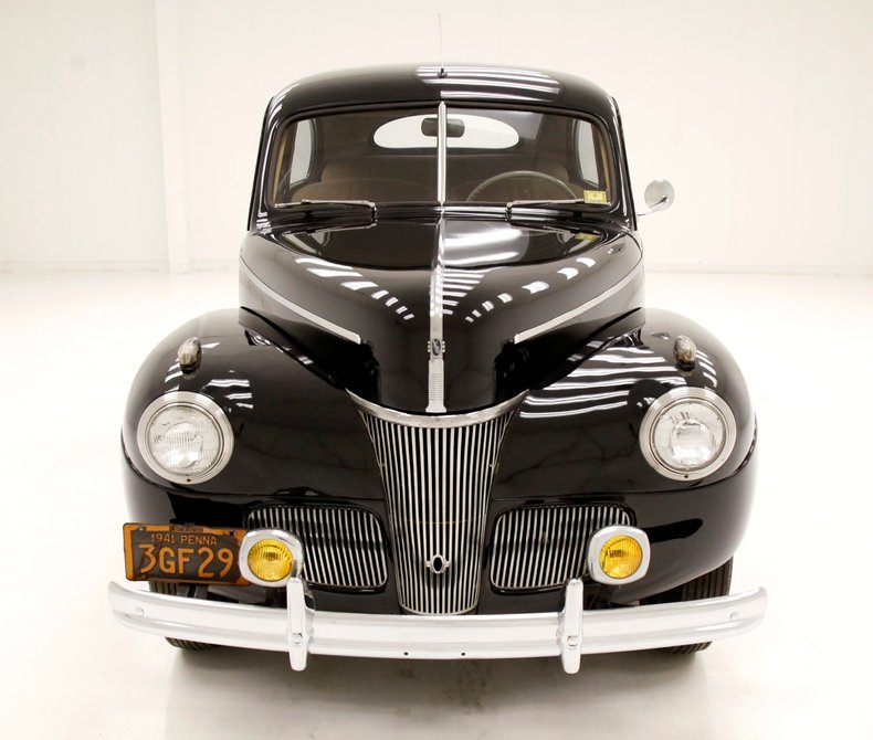 Ford-Tudor-1941-Black-Tan-11