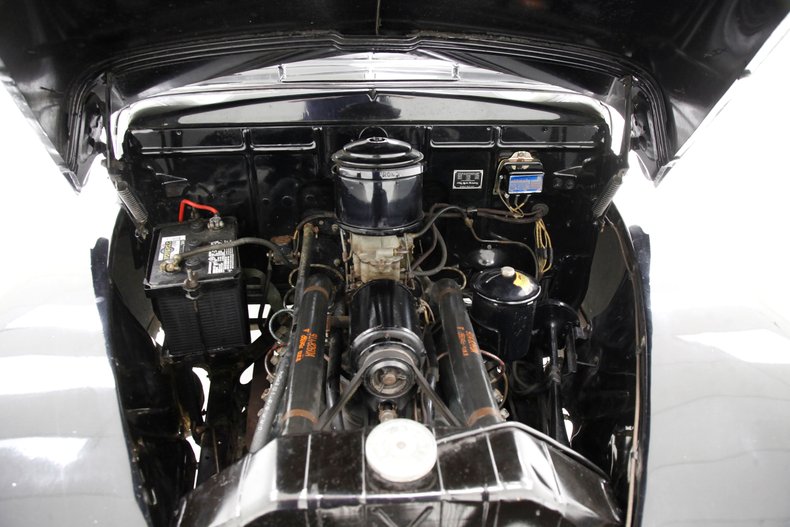 Ford-Tudor-1941-Black-Tan-13